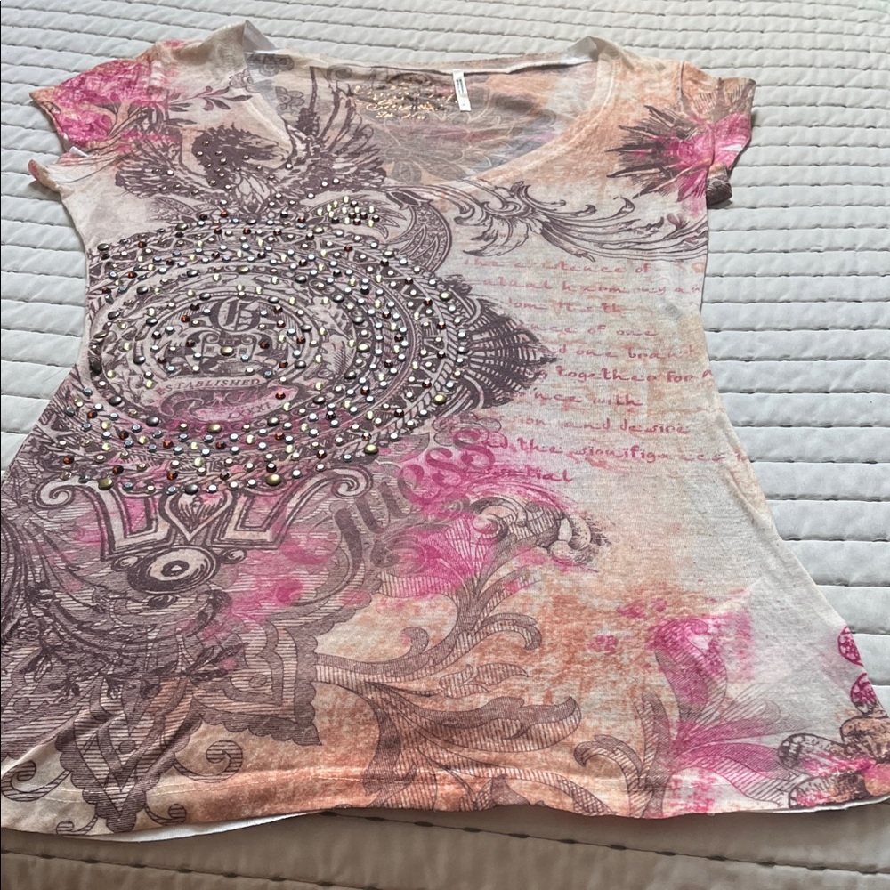 Guess Pink and Cream Graphic V-Neck Tee - Picture 2 of 3